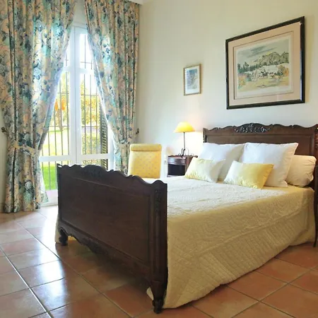 לינה וארוחת בוקר Hacienda Tres Ninas Puebla del Río