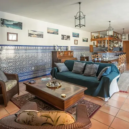 לינה וארוחת בוקר Hacienda Tres Ninas 4*