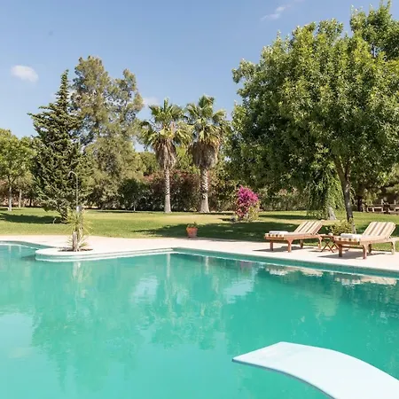 לינה וארוחת בוקר Hacienda Tres Ninas 4*